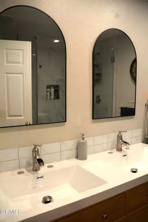 Bath - 2644 Rocklyn St, Camarillo, CA 93010 photo 2 of 3