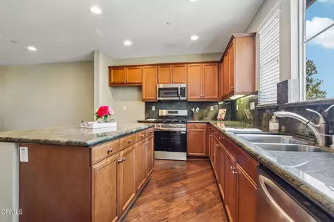 Kitchen - 4505 Via Del Sol, Camarillo, CA 93012 photo 4 of 4