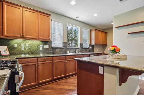 Kitchen - 4505 Via Del Sol, Camarillo, CA 93012 photo 3 of 4
