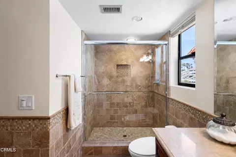 Bath - 2114 Vina Del Mar, Oxnard, CA 93035 photo 2 of 6