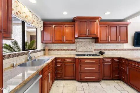 Kitchen - 2114 Vina Del Mar, Oxnard, CA 93035 photo 4 of 6