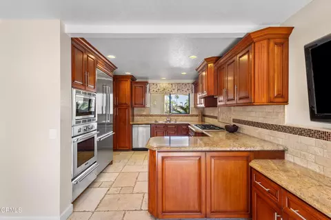 Kitchen - 2114 Vina Del Mar, Oxnard, CA 93035 photo 1 of 6