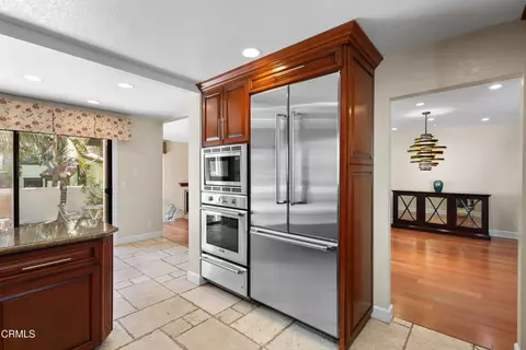 Kitchen - 2114 Vina Del Mar, Oxnard, CA 93035 photo 2 of 6