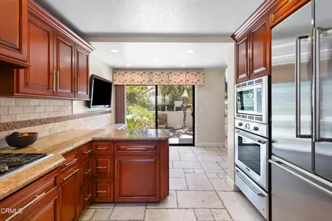 Kitchen - 2114 Vina Del Mar, Oxnard, CA 93035 photo 5 of 6