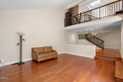 Living - 2114 Vina Del Mar, Oxnard, CA 93035 photo 2 of 4