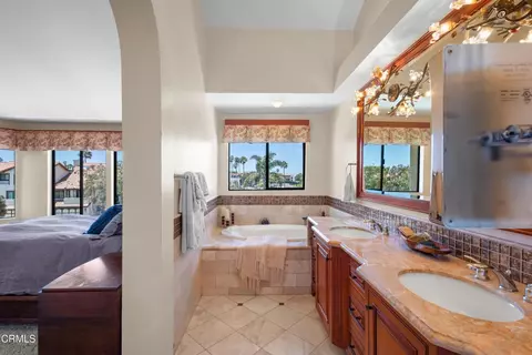 Bath - 2114 Vina Del Mar, Oxnard, CA 93035 photo 3 of 6