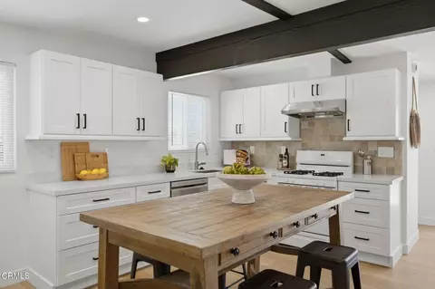 Kitchen - 141 Glendale Ave, Oxnard, CA 93035 photo 4 of 6