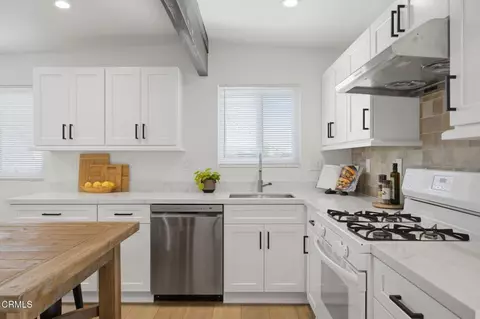 Kitchen - 141 Glendale Ave, Oxnard, CA 93035 photo 5 of 6