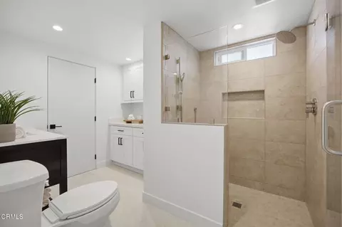 Bath - 141 Glendale Ave, Oxnard, CA 93035 photo 3 of 5