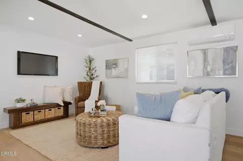 Living - 141 Glendale Ave, Oxnard, CA 93035 photo 1 of 2