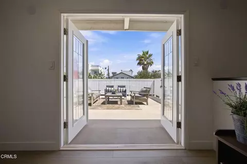 Exterior - 141 Glendale Ave, Oxnard, CA 93035 photo 2 of 10