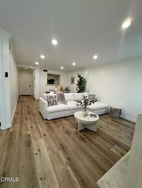 750 N Kings Rd #117, Los Angeles, CA 90069