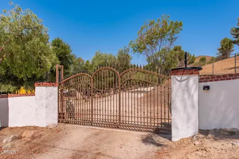 8450 Waters Rd, Moorpark, CA 93021 photo 2