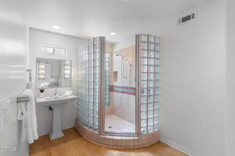 Bath - 2150 Napoli Dr, Oxnard, CA 93035 photo 1 of 6