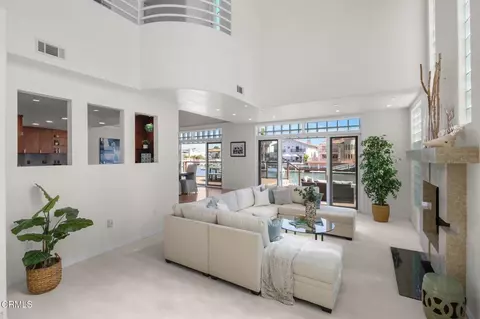 Living - 2150 Napoli Dr, Oxnard, CA 93035 photo 1 of 3