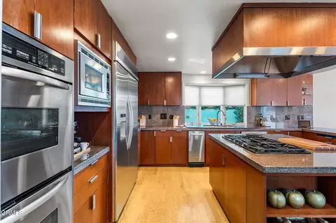 Kitchen - 2150 Napoli Dr, Oxnard, CA 93035 photo 2 of 4