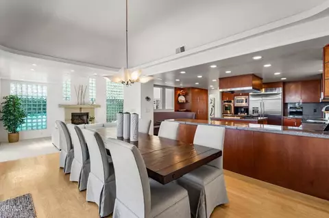 Dining - 2150 Napoli Dr, Oxnard, CA 93035 photo 2 of 2