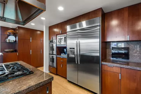 Kitchen - 2150 Napoli Dr, Oxnard, CA 93035 photo 3 of 4