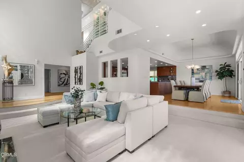 Living - 2150 Napoli Dr, Oxnard, CA 93035 photo 3 of 3