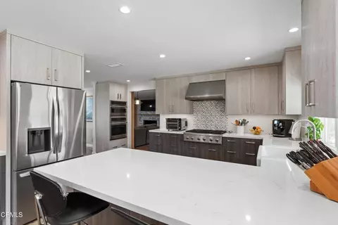 Kitchen - 1098 Garrido Ct, Camarillo, CA 93010 photo 2 of 4