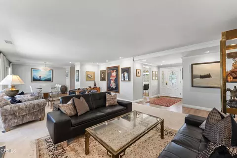 Living - 1098 Garrido Ct, Camarillo, CA 93010 photo 2 of 4