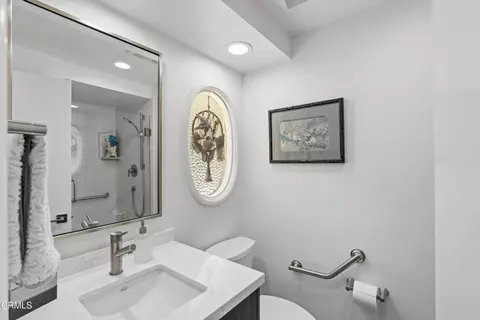 Bath - 1098 Garrido Ct, Camarillo, CA 93010 photo 4 of 4