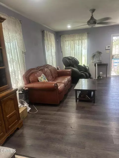 Living - 210 Harding Ave, Oxnard, CA 93030 photo 3 of 4