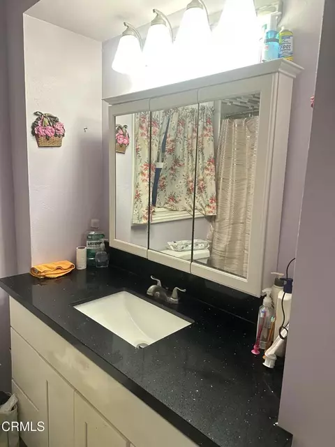 Bath - 210 Harding Ave, Oxnard, CA 93030 photo 2 of 4