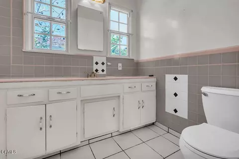 Bath - 330 E Oakmont Dr, Montebello, CA 90640 photo 3 of 4
