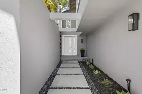 Entry Way - 2230 Monaco Dr, Oxnard, CA 93035 photo 1 of 3