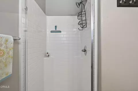 Bath - 672 Xanadu Way, Oxnard, CA 93036 photo 2 of 9