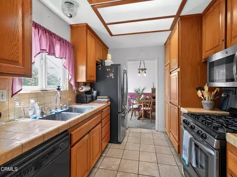 Kitchen - 2163 Palos Ct, Thousand Oaks, CA 91320 photo 2 of 2