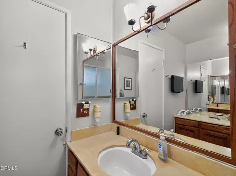 Bath - 2163 Palos Ct, Thousand Oaks, CA 91320 photo 4 of 6