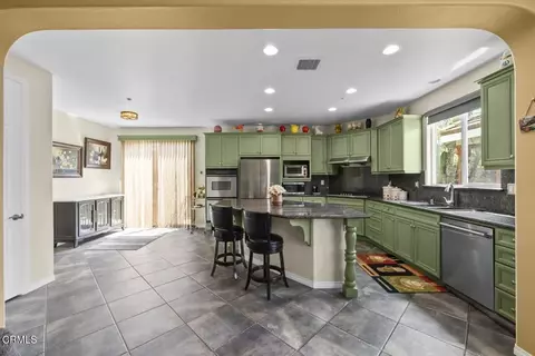 Kitchen - 3418 Glen Abbey Ln, Oxnard, CA 93036 photo 3 of 6