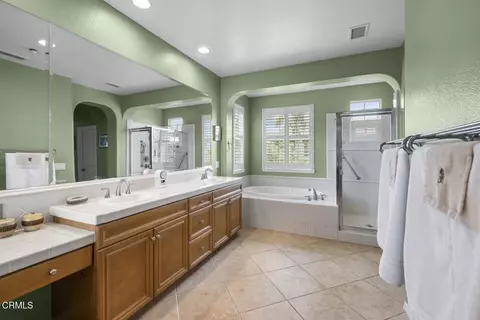 Bath - 3418 Glen Abbey Ln, Oxnard, CA 93036 photo 3 of 6