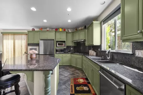 Kitchen - 3418 Glen Abbey Ln, Oxnard, CA 93036 photo 2 of 6