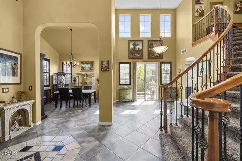 Entry Way - 3418 Glen Abbey Ln, Oxnard, CA 93036 photo 3 of 12