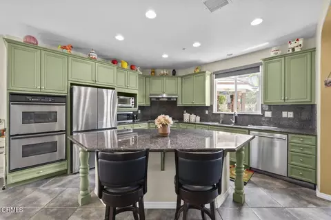 Kitchen - 3418 Glen Abbey Ln, Oxnard, CA 93036 photo 5 of 6