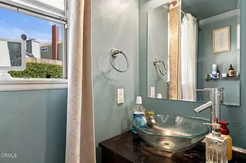 Bath - 2033 Miramar Walk, Oxnard, CA 93035 photo 1 of 3