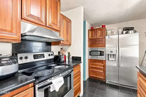 Kitchen - 2033 Miramar Walk, Oxnard, CA 93035 photo 2 of 4