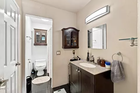 Bath - 2033 Miramar Walk, Oxnard, CA 93035 photo 3 of 3