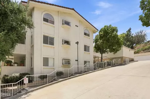 2533 Antonio Dr #101, Camarillo, CA 93010