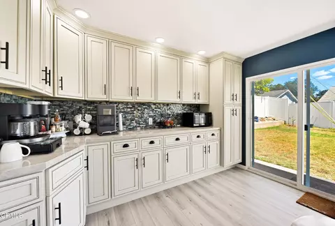 Kitchen - 1820 Temple Ave, Camarillo, CA 93010 photo 5 of 7