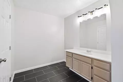 Bath - 3454 Olds Rd, Oxnard, CA 93033 photo 2 of 4