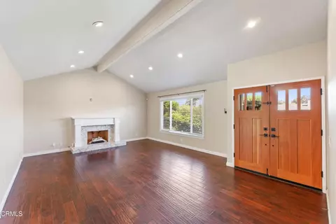 Living - 310 Foxglove Pl, Oxnard, CA 93036 photo 1 of 2