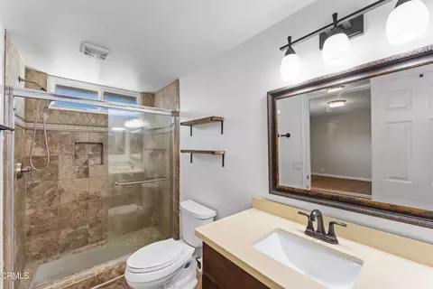 Bath - 310 Foxglove Pl, Oxnard, CA 93036 photo 2 of 2