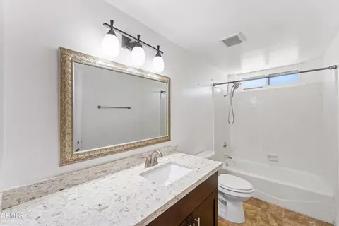 Bath - 310 Foxglove Pl, Oxnard, CA 93036 photo 1 of 2