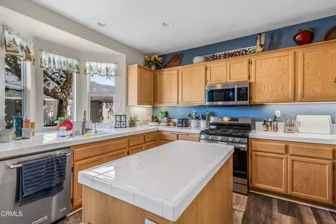 Kitchen - 936 Hinckley Ln, Fillmore, CA 93015 photo 2 of 4
