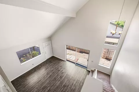 Living - 2079 Covington Ave, Simi Valley, CA 93065 photo 4 of 9