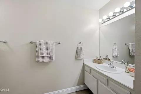 Bath - 2079 Covington Ave, Simi Valley, CA 93065 photo 3 of 4